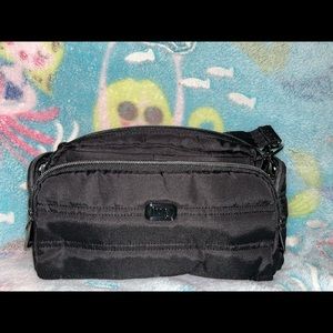 Lug trolley crossbody brushed black.